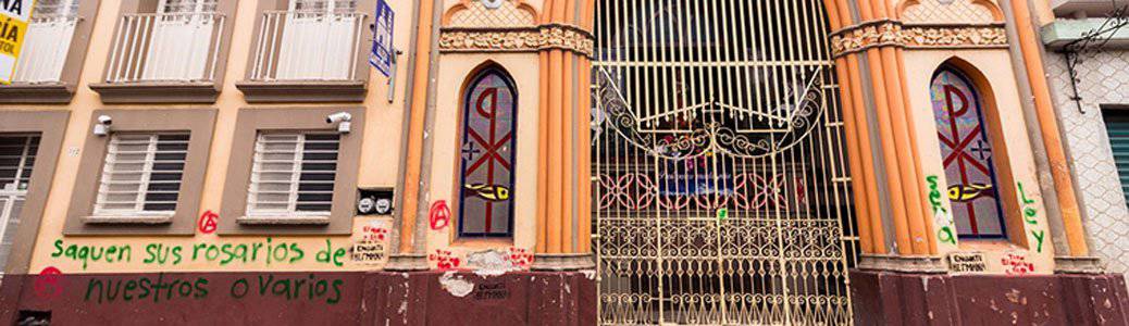 Cattedrale Xalapa Messico, violenze, graffiti manifestazioni aborto